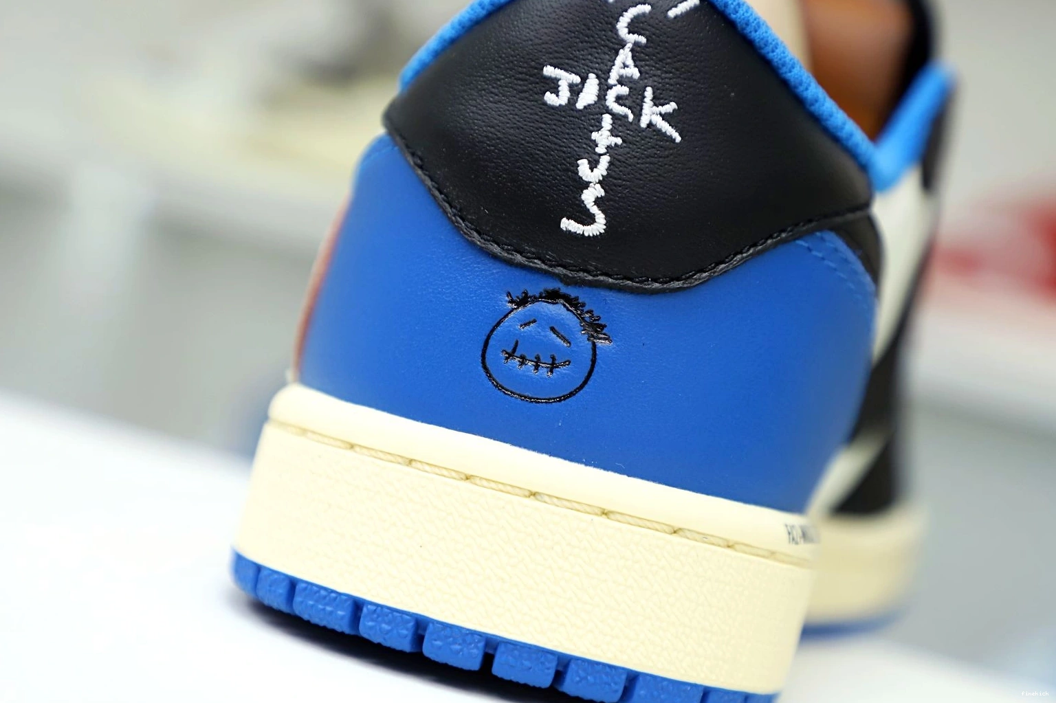 FRAGMENT TRAVIS X LOW JORDAN 1 SCOTT X AIR DESIGN 1210